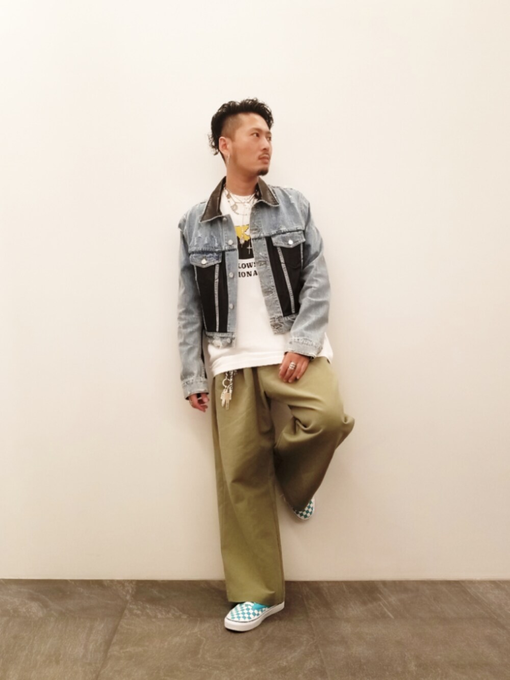 AMIRIのデニムジャケットを使った人気ファッション