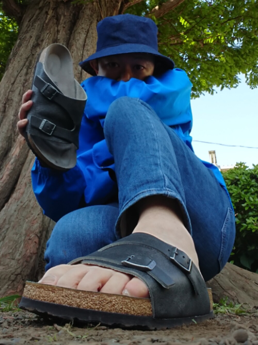「birkenstock、Birkenstock Zurich、GU、GU×MIHARAYASUHIRO、guundercover、undercover、ユニクロ、UNIQLO、春コーデ、サンダル」｜「UNIQLOのアイテム（デニムパンツ、ブルー系）」を使った、bbkbaseさん（メンズ・172cm）の春コーディネートの1枚目の写真
