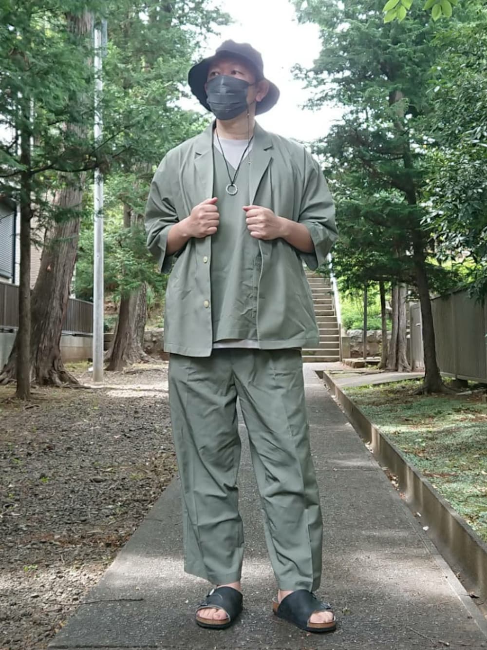 「GU、セットアップ、スリーピース、birkenstock、Birkenstock Zurich、ユニクロ、UNIQLO、BVLGARI、春夏コーデ、プチプラ」｜「UNIQLOのアイテム（ハット、ブラック系）」を使った、bbkbaseさん（メンズ・172cm）の春コーディネートの1枚目の写真