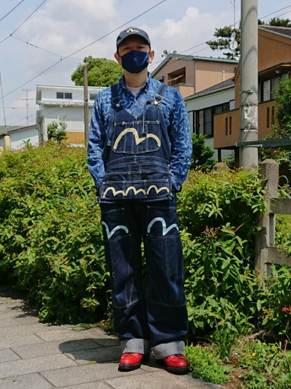 「エビスジーンズ、EVISU、EVISU ジーンズ、Uチップ、Uチップシューズ、オーバーオール、カモメ柄、春コーデ、アメカジ、デニム」｜「EVISUのアイテム（キャップ、ブルー系）」を使った、bbkbaseさん（メンズ・172cm）の春コーディネートの1枚目の写真
