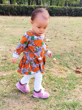 「babygap」｜「アイテム（チノパンツ）」を使った、shinbabyさん（キッズ・80cm）の春コーディネート