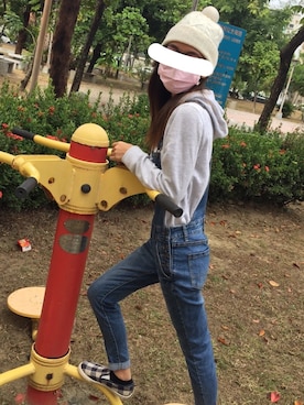 「MUJI」｜「アイテム（サロペット/オーバーオール）」を使った、蘇芳儀さん（レディース・160cm）の秋コーディネート