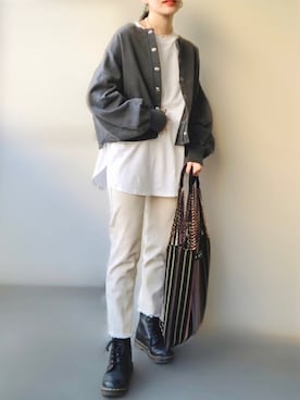 「Dr. Martens（ドクターマーチン）のDr.ﾏｰﾁﾝ　1460　8ホール（ブーツ）」を使った、希々さん（レディース・157cm）の春コーディネート