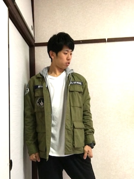 「Hollister（ホリスター）のアイテム（Tシャツ/カットソー、ホワイト系）」を使った、Takumiさん（メンズ・175cm）の春コーディネート