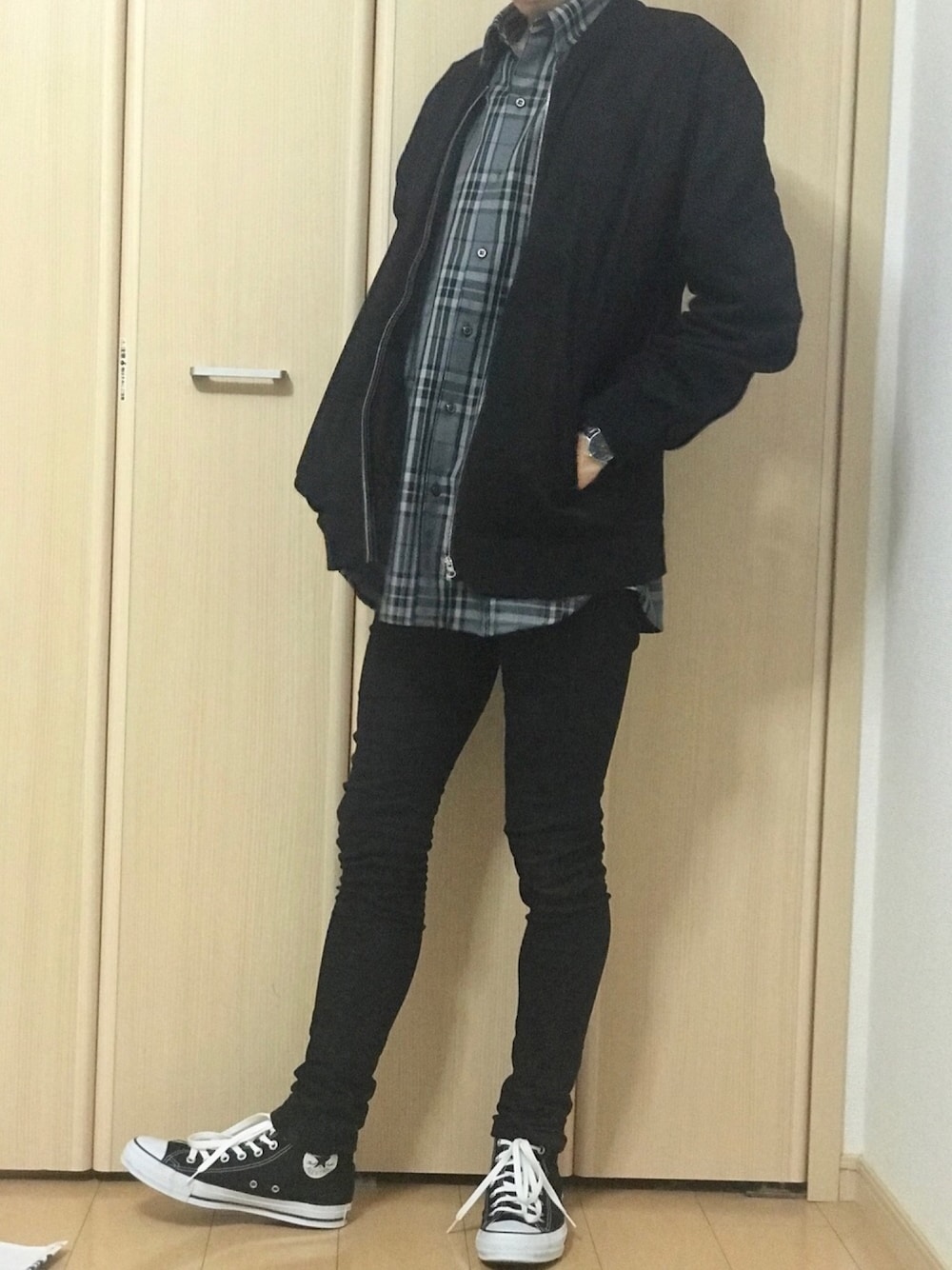 「秋のコーデ、シンプル、ビックシルエット、黒スキニー、モノトーンコーデ、チェックシャツ、converse、中和、プチプラ」｜「RAGEBLUEのフェイクスウェードブルゾン/810098（ブルゾン、ブラック系）」を使った、yoshiiiさん（メンズ・168cm）の秋コーディネートの1枚目の写真