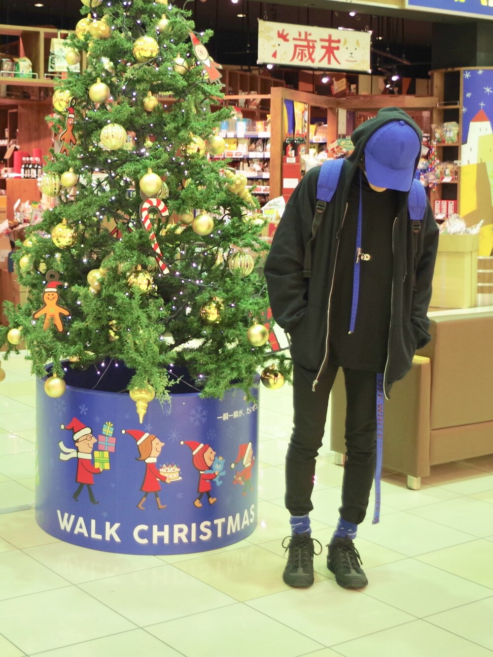 「ootd、outfit、ストリート、ブラック、黒、スニーカー、NIKE、キャップ、リュック、古着」｜「COMME des GARCONS HOMME PLUSのアイテム（バックパック/リュック、ブルー系）」を使った、RYONCHYさん（メンズ・169cm）の冬コーディネートの1枚目の写真
