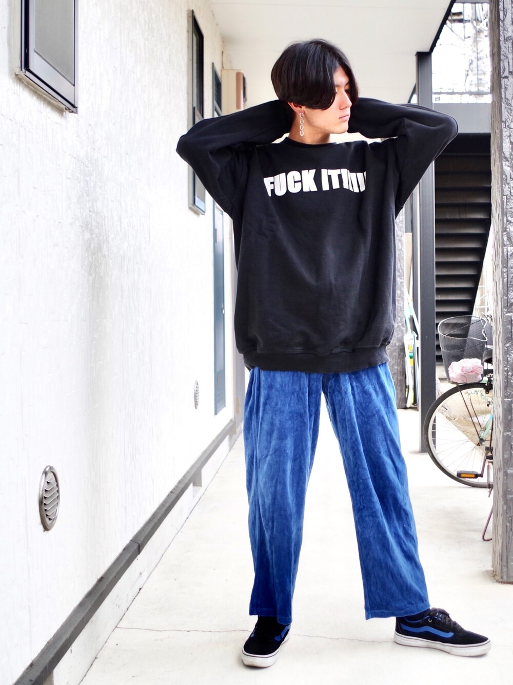 「ootd、outfit、秋のコーデ、秋コーデ、秋、スニーカー、スニーカーコーデ、古着、古着MIX、休日スタイル」｜「VANSのVANS ヴァンズ KYLE WALKER PRO カイル ウォーカー プロ VN0A2XSGM3F (R.SKATE)BK/BLU（スニーカー、ブラック系）」を使った、RYONCHYさん（メンズ・169cm）の秋コーディネートの1枚目の写真