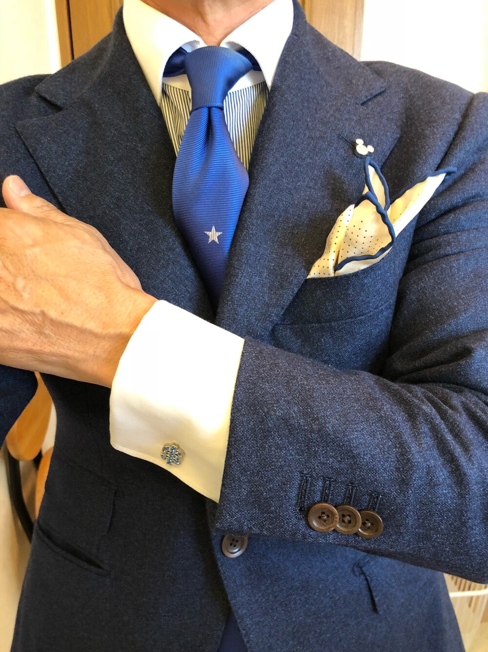「SIMON CARTERのアイテム（カフリンクス、ブルー系）」を使った、michi-michiさん（メンズ・165cm）の秋コーディネートの1枚目の写真