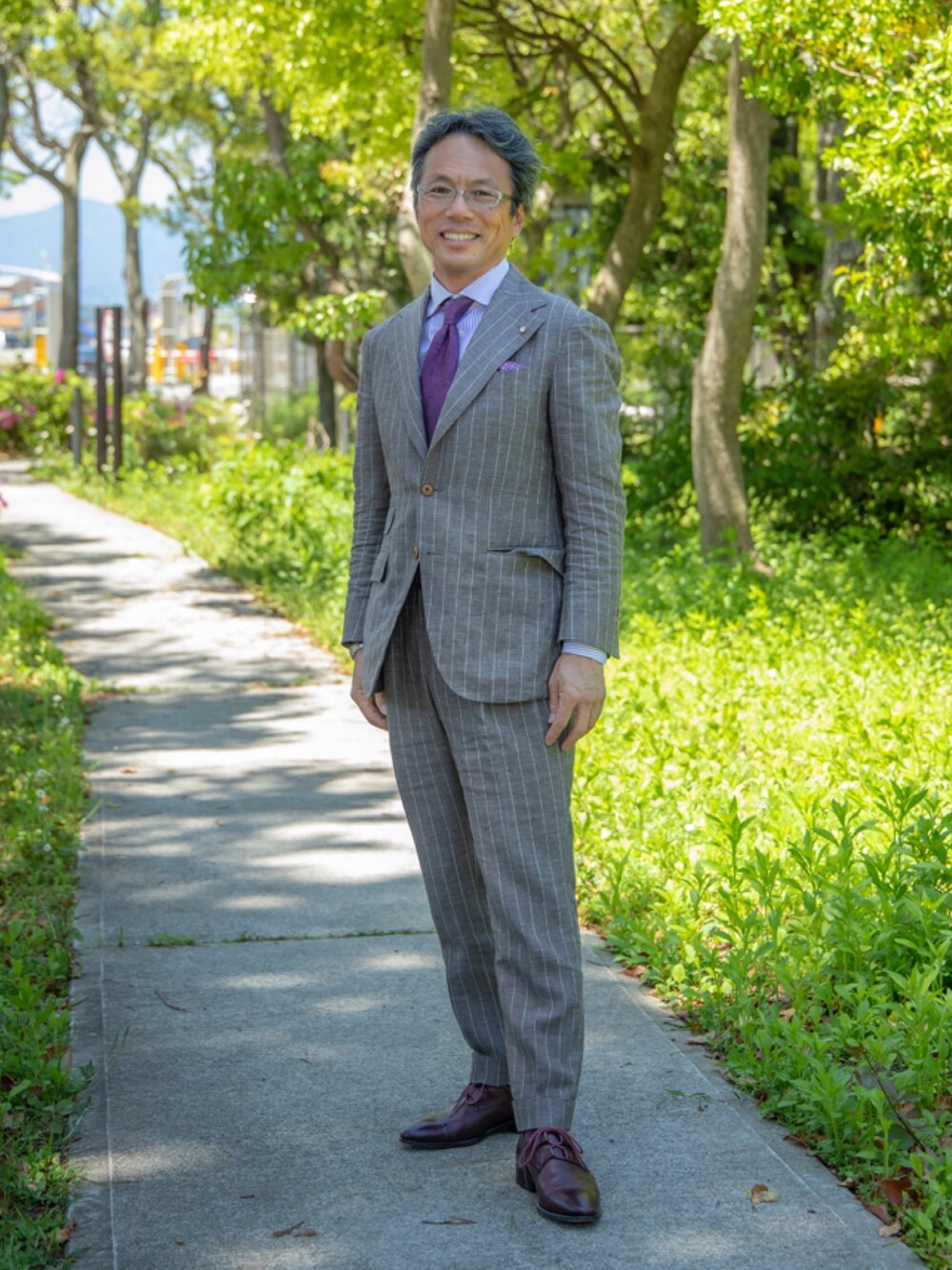 「UNITED ARROWSのアイテム（ネクタイ、パープル系）」を使った、michi-michiさん（メンズ・165cm）の春コーディネートの1枚目の写真