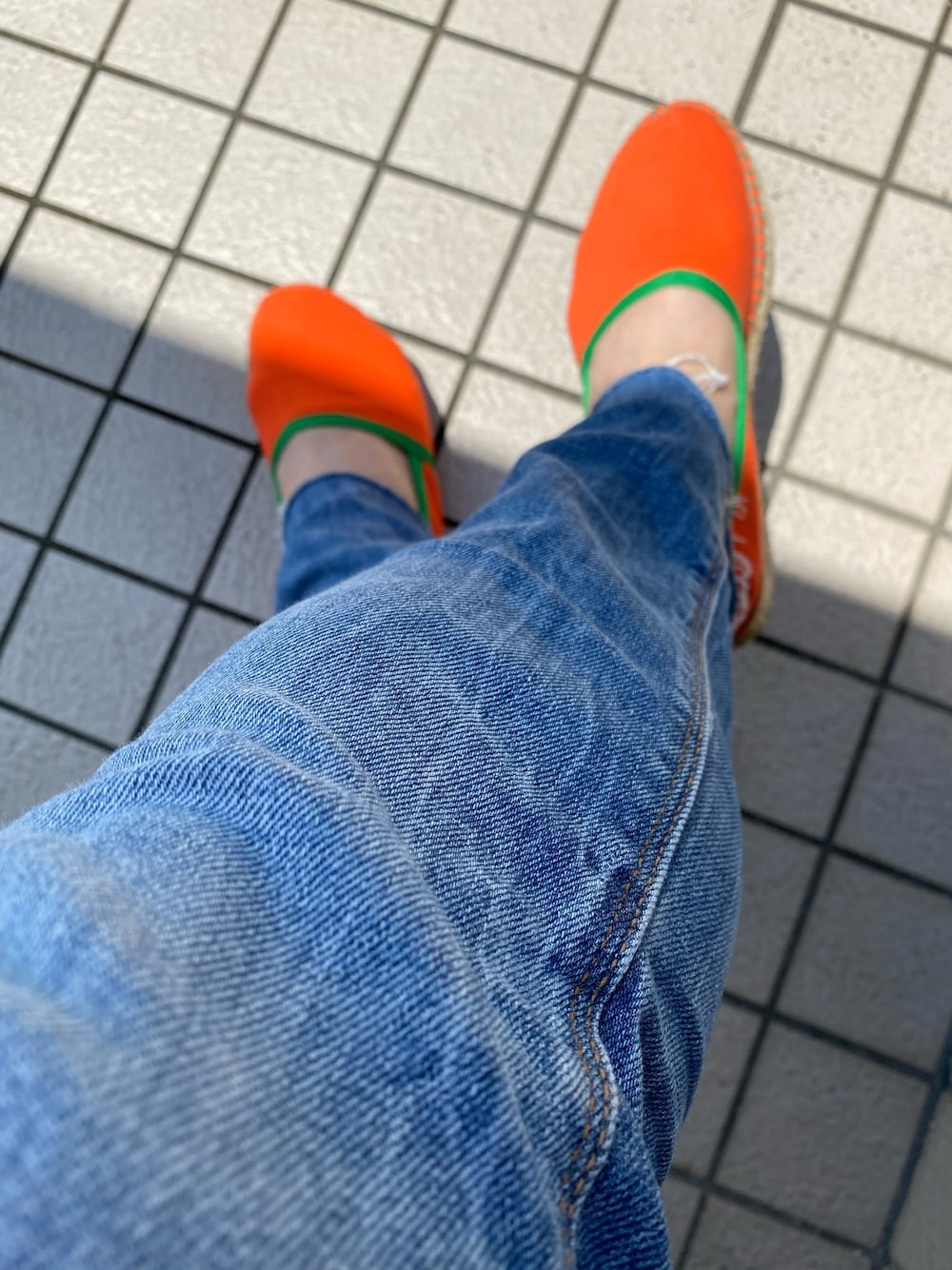 「ZARAのアイテム（デニムパンツ、ブルー系）」を使った、michi-michiさん（メンズ・165cm）の夏コーディネートの1枚目の写真