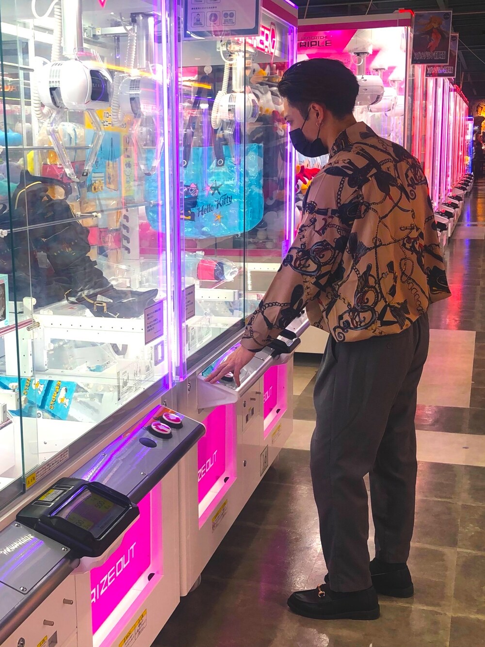 「MGVの【MGV】ヴィンテージスカーフプリントオーバーサイズシャツ（シャツ/ブラウス、ベージュ系）」を使った、Yoshikiさん（メンズ・170cm）の夏コーディネートの1枚目の写真