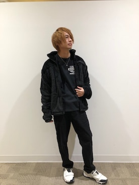 「AVIREX（アヴィレックス）のフリース コンバット ジップカーディガン/LONG PILE FLEECE COMBAT ZIP CARDIGAN（ミリタリージャケット、ブラック系）」を使った、だいちさん（メンズ・172cm）の秋コーディネート