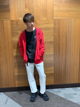 「AVIREX（アヴィレックス）の【直営店限定】ブラックプロジェクト パーカー/BLACK PROJECT PARKA（パーカー、レッド系）」を使った、だいちさん（メンズ・172cm）の春コーディネート