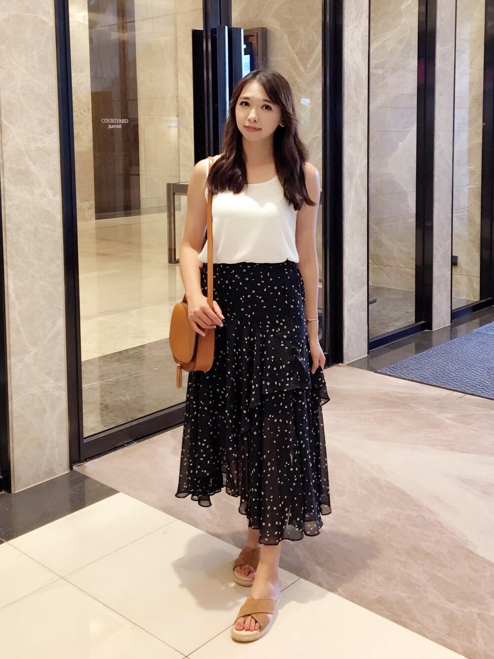 「black and white、long skirt」｜「circle' cinemaのアイテム（スカート、ブラック系）」を使った、Mimiさん（レディース・166cm）の夏コーディネートの1枚目の写真