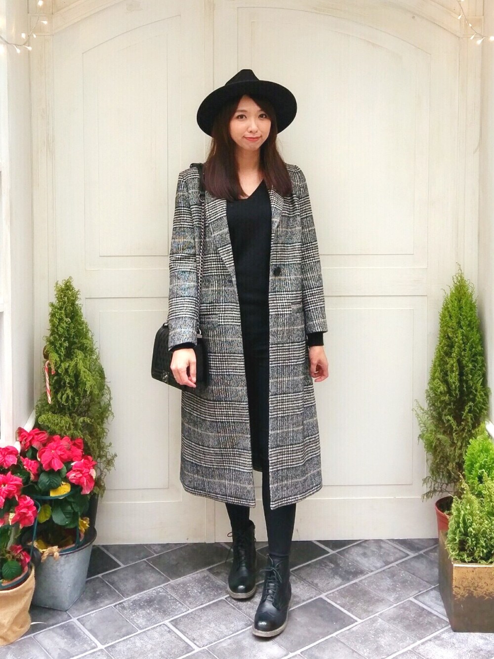 「black、チェック」｜「ZARAのアイテム（ニット/セーター、ブラック系）」を使った、Mimiさん（レディース・166cm）の冬コーディネートの1枚目の写真