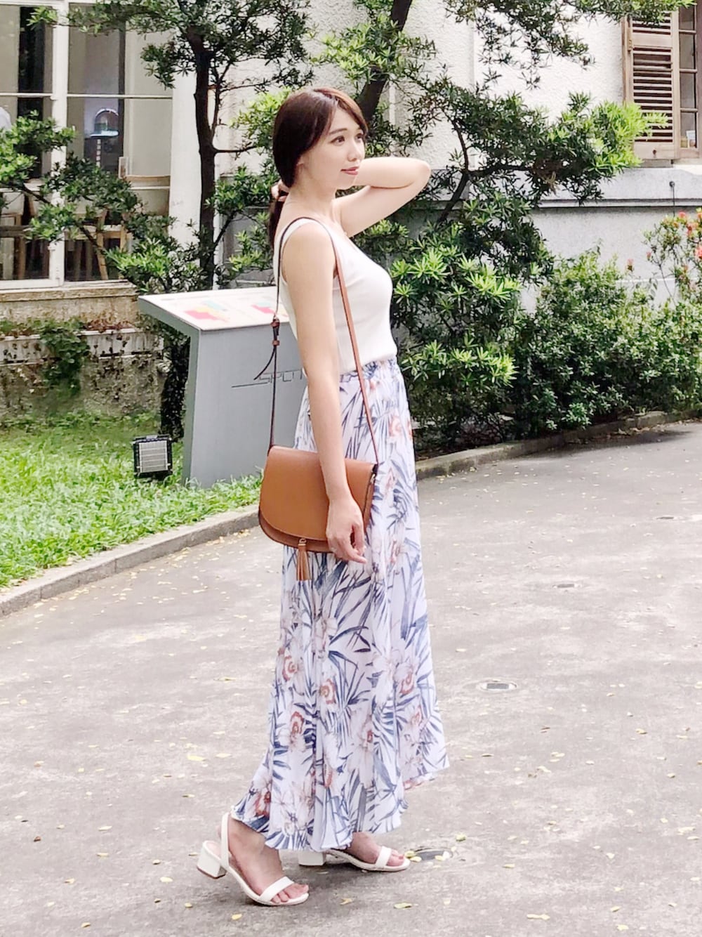 「summer」｜「NETのアイテム（バッグ、ブラウン系）」を使った、Mimiさん（レディース・166cm）の夏コーディネートの1枚目の写真