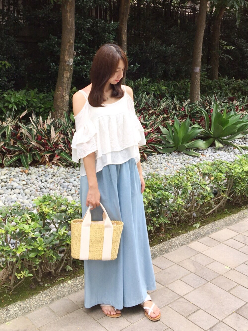 「summer」｜「Circle’s Cinemaのアイテム（パンツ、ブルー系）」を使った、Mimiさん（レディース・166cm）の夏コーディネートの1枚目の写真