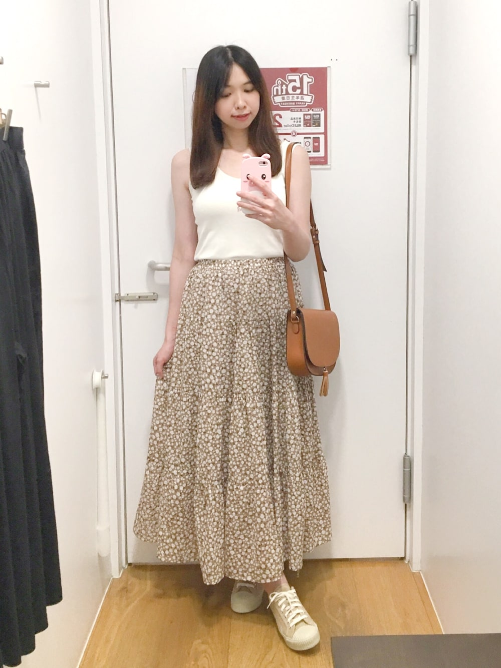「longskirt、花柄スカート」｜「GUのアイテム（スカート、ベージュ系）」を使った、Mimiさん（レディース・166cm）の春コーディネートの1枚目の写真