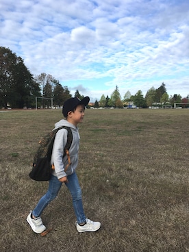 「BURTON（バートン）のアイテム（キャップ）」を使った、Camegonさん（キッズ・104cm）の秋コーディネート