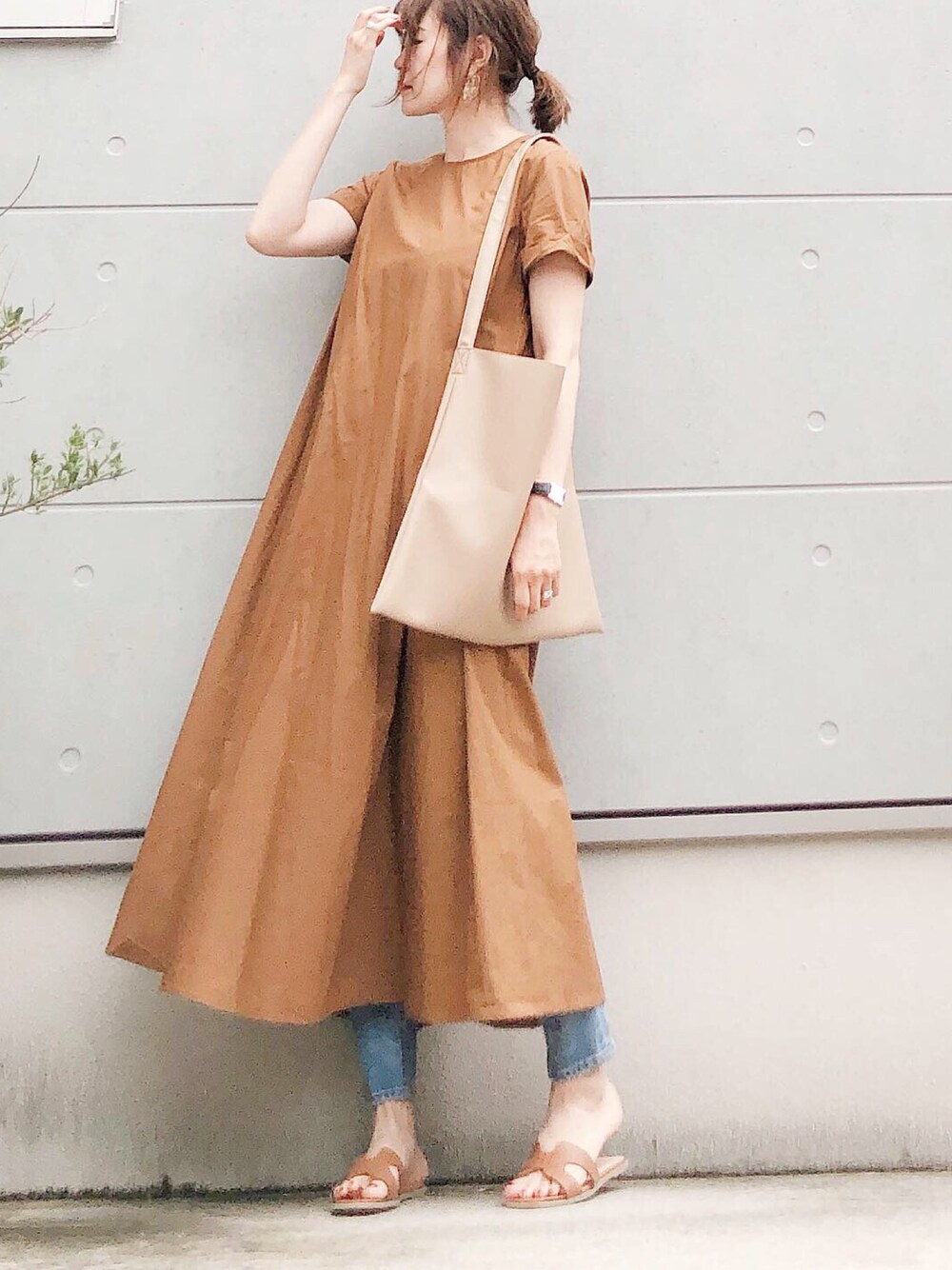 「オトナカジュアル、サンダル、ootd、ママファッション、ワンピーススタイル、ロングワンピース、zozoデニム、高身長女子、シンプル、デニム」｜「titivateのﾌﾚｱﾏｷｼﾜﾝﾋﾟｰｽ（ワンピース、ブラック系）」を使った、Eさん（レディース・170cm）の夏コーディネートの1枚目の写真
