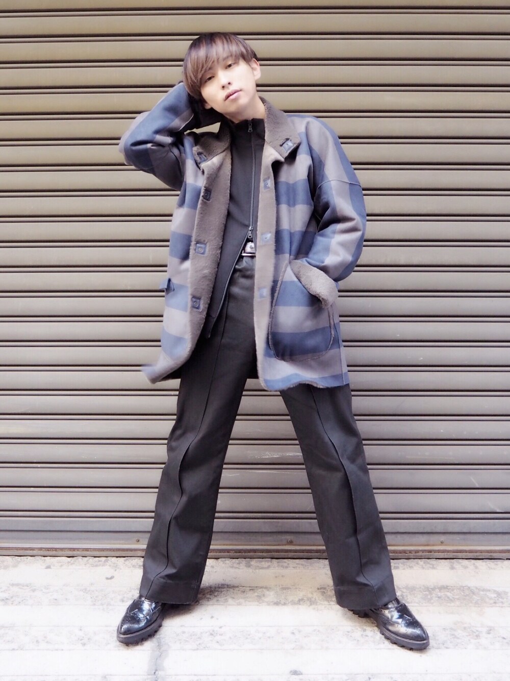 「STUDIOUS、msbraque、JOHN LAWRENCE SULLIVAN、冬コーデ、ボアコート、カジュアルコーデ、休日スタイル、ワイドパンツ、おしゃれさんと繋がりたい、ootd」｜「m's braqueのアイテム（ムートンコート、その他）」を使った、とむさん（メンズ・173cm）の秋コーディネートの1枚目の写真