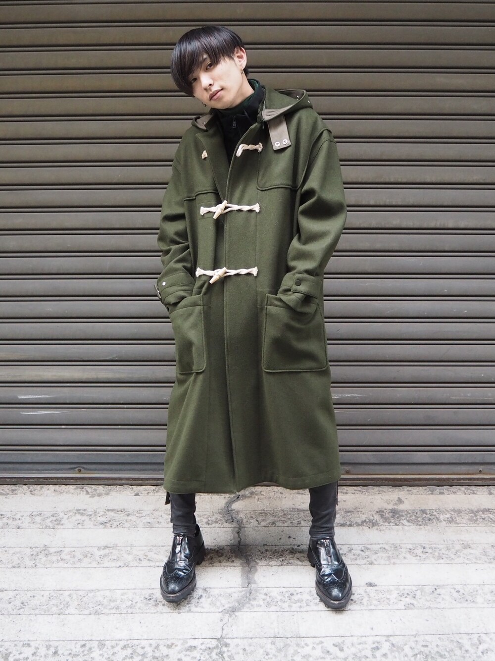 「冬、大人カジュアル、休日スタイル、ダッフルコート、カジュアルコーデ、カーキ、カーキアウター、ootd、name.、factotum」｜「Name.のアイテム（ジャケット/アウター、グリーン系）」を使った、とむさん（メンズ・173cm）の冬コーディネートの1枚目の写真