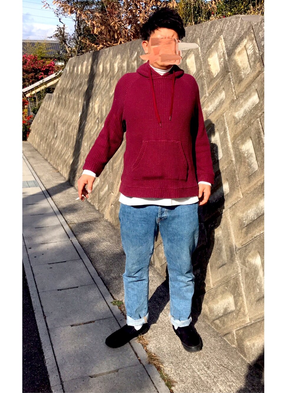 「シンプルコーデ、ラフ、サノバチーズ、ユニクロ、シュプリーム、VANS、ストリート、おしゃれさんと繋がりたい、いいね、save、フォローお願いします🤑」｜「SON OF THE CHEESEのアイテム（パーカー、レッド系）」を使った、Ryuさん（メンズ・172cm）の冬コーディネートの1枚目の写真