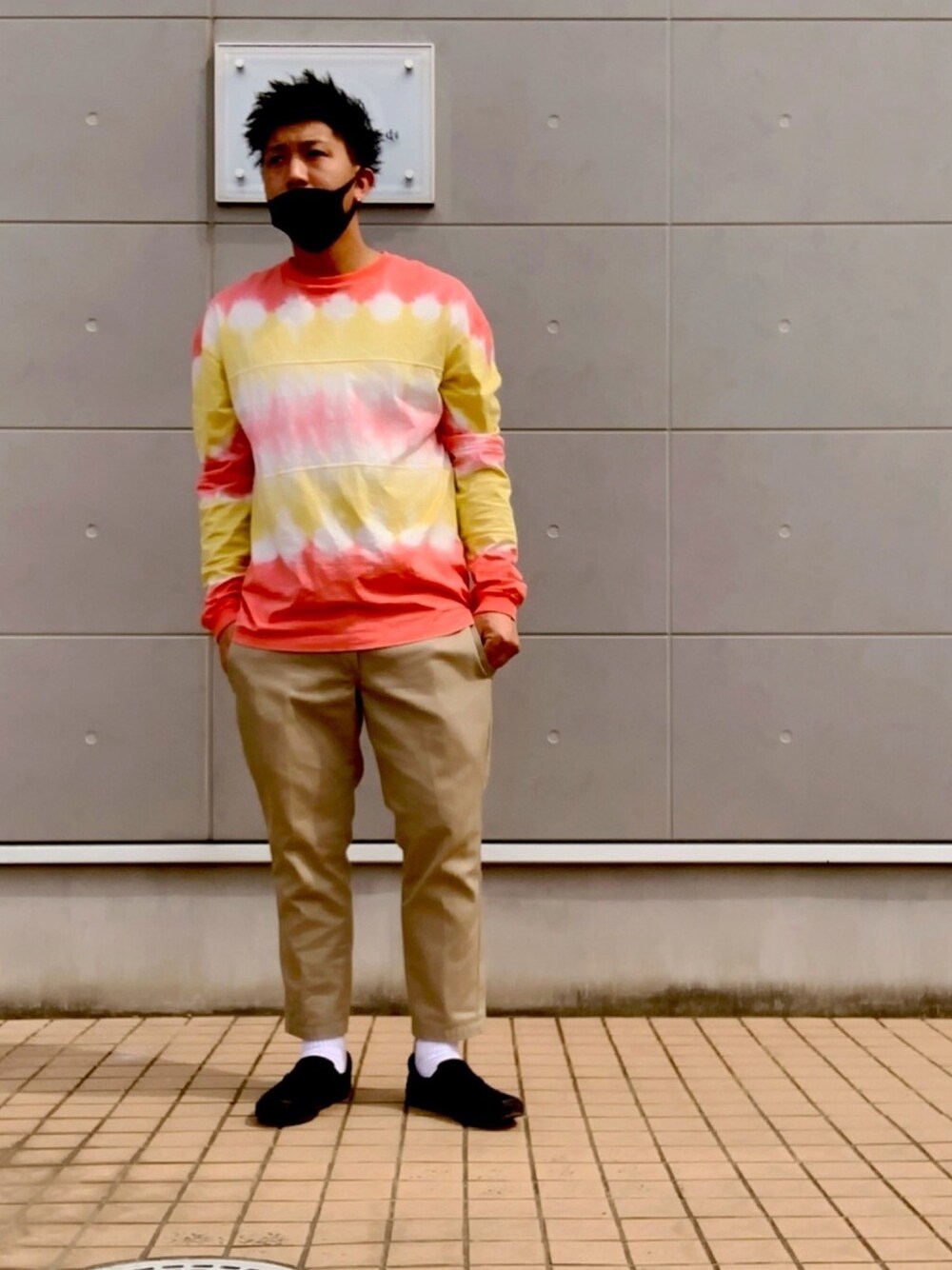 「タイダイ柄、春コーデ、ヴァイナルアーカイブ、おしゃれさんと繋がりたい、BEDWIN & THE HEARTBREAKERS、VANS、スリッポン、大人ストリート」｜「VAINL ARCHIVEのアイテム（Tシャツ/カットソー、その他）」を使った、Ryuさん（メンズ・172cm）の春コーディネートの1枚目の写真