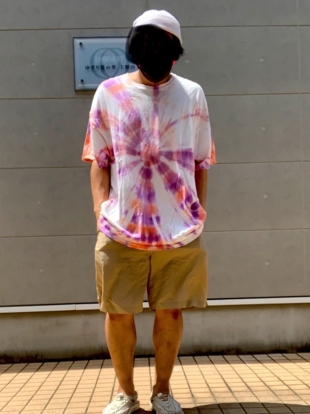 「夏、オーバーサイズ、タイダイ柄、ビッグT、フルーツオブザルーム、GU×SOPH.、GU、SOPHNET.、キーン(KEEN)、サンダル」｜「URBAN RESEARCH Sonny LabelのSonny Label リサイクルコットンニットキャップ（ニットキャップ/ビーニー、グレー系）」を使った、Ryuさん（メンズ・172cm）の夏コーディネートの1枚目の写真