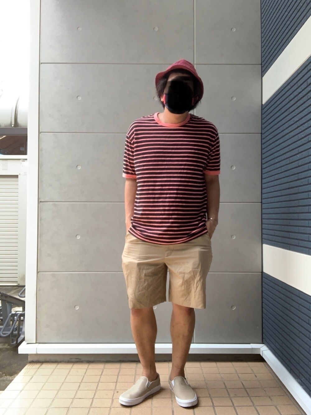 「おしゃれさんと繋がりたい、バケットハット、supreme、スワッガー、GU、VANS、ボーダー、短パン、夏コーデ」｜「Supreme のアイテム（ハット、レッド系）」を使った、Ryuさん（メンズ・172cm）の夏コーディネートの1枚目の写真