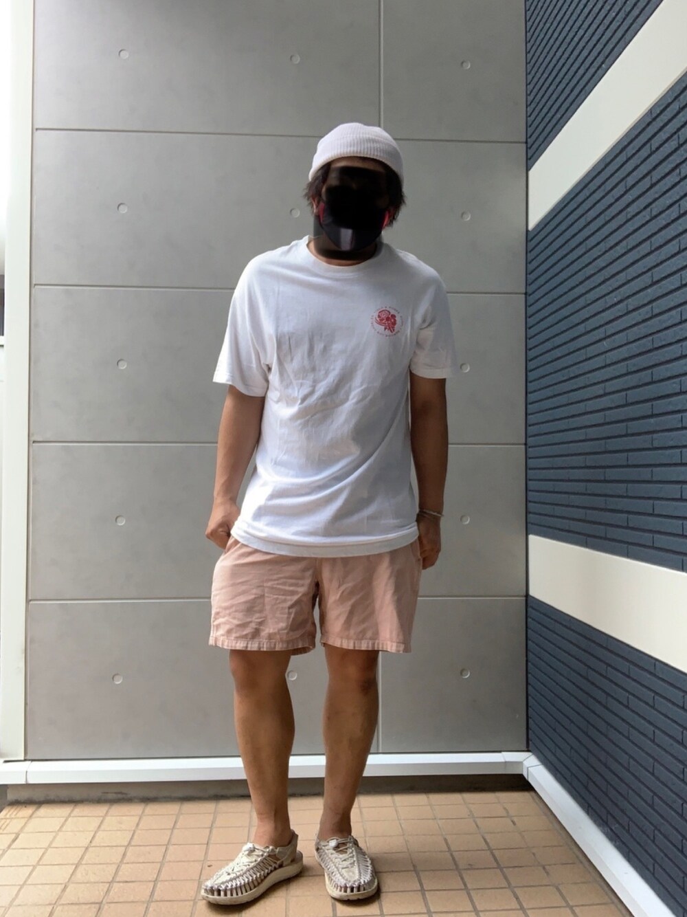 「おしゃれさんと繋がりたい、ラフ、キーン、グラミチ、タンパンスタイル、休日スタイル、サンダル、ピンク」｜「URBAN RESEARCH Sonny LabelのSonny Label リサイクルコットンニットキャップ（ニットキャップ/ビーニー、グレー系）」を使った、Ryuさん（メンズ・172cm）の夏コーディネートの1枚目の写真