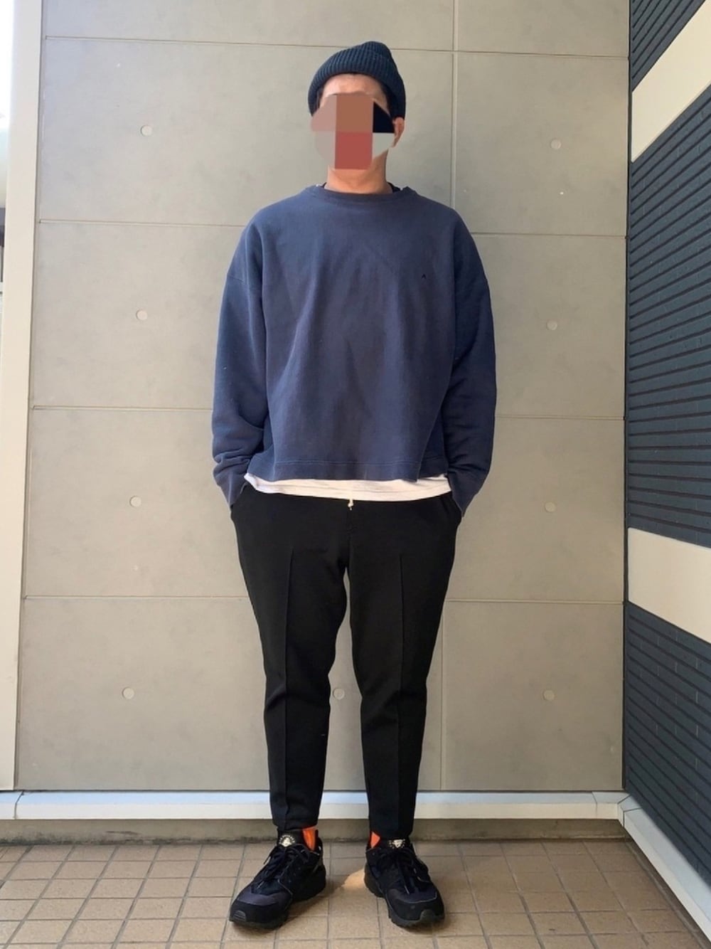 「おしゃれさんと繋がりたい、ATON、フレッドペリー、NIKE、ハラチ、スウェット、オレンジ、ching & co.、休日スタイル、シンプル」｜「ATONのATON / エイトン GARMENT DYE URAKE（スウェット、ブルー系）」を使った、Ryuさん（メンズ・172cm）の春コーディネートの1枚目の写真