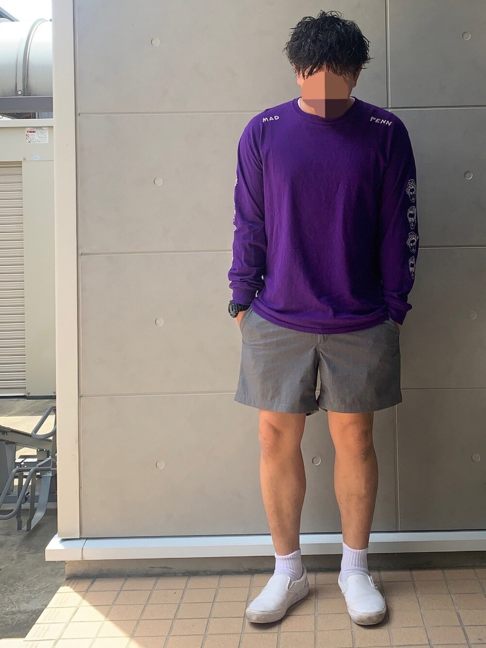 「おしゃれさんと繋がりたい、長袖×短パン、紫、SOPHNET.、アレキサンダーリーチャン、VANS、スリッポン、これが私をアゲる服」｜「AlexanderLeeChangのAlexanderLeeChang/アレキサンダーリーチャン　MS LT（Tシャツ/カットソー、パープル系）」を使った、Ryuさん（メンズ・172cm）の春コーディネートの1枚目の写真