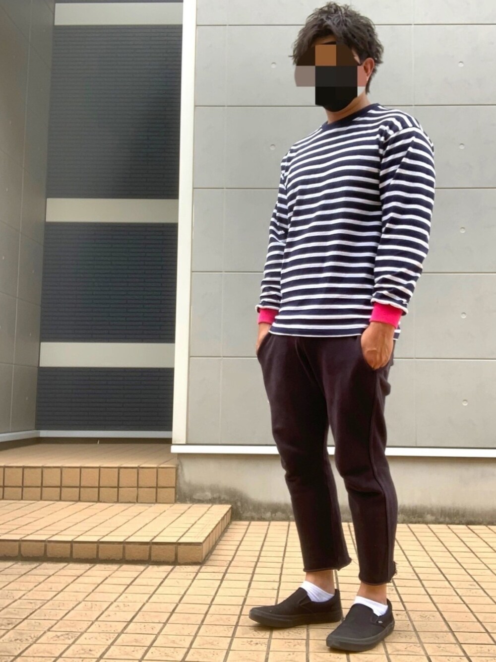 「リラックススタイル、ボーダー、おしゃれさんと繋がりたい、スウェットパンツ、VANS、SOPHNET.、johnelliott、スリッポン、ラクチンコーデ、休日スタイル」｜「SOPHNET.のアイテム（Tシャツ/カットソー、ホワイト系）」を使った、Ryuさん（メンズ・172cm）の夏コーディネートの1枚目の写真