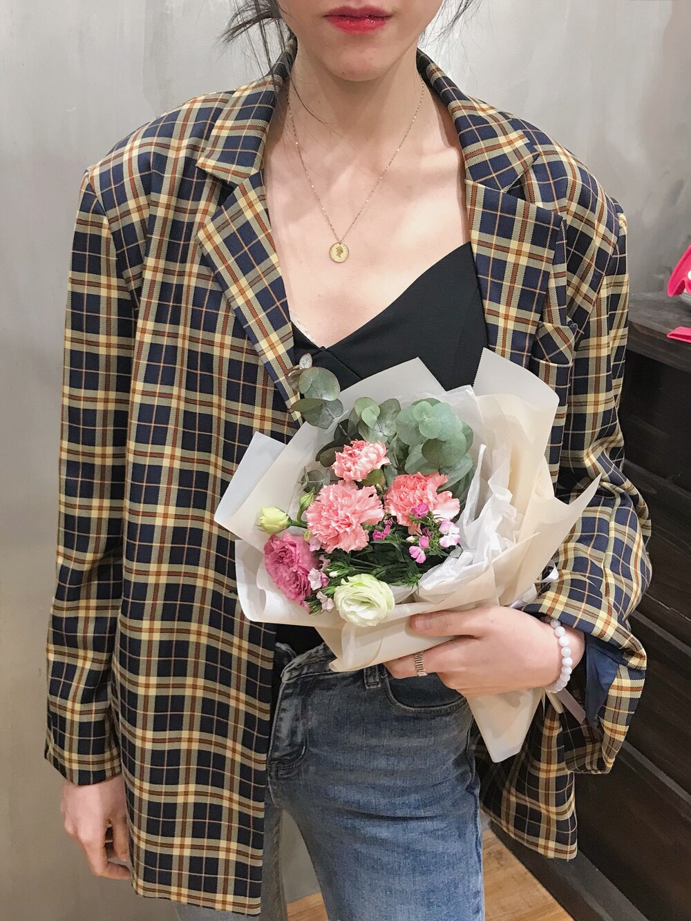 「カジュアルコーデ、春、大人カジュアル、高身長女子」｜「MYのアイテム（テーラードジャケット、ゴールド系）」を使った、Bananaanana_Cさん（レディース・175cm）の春コーディネートの1枚目の写真