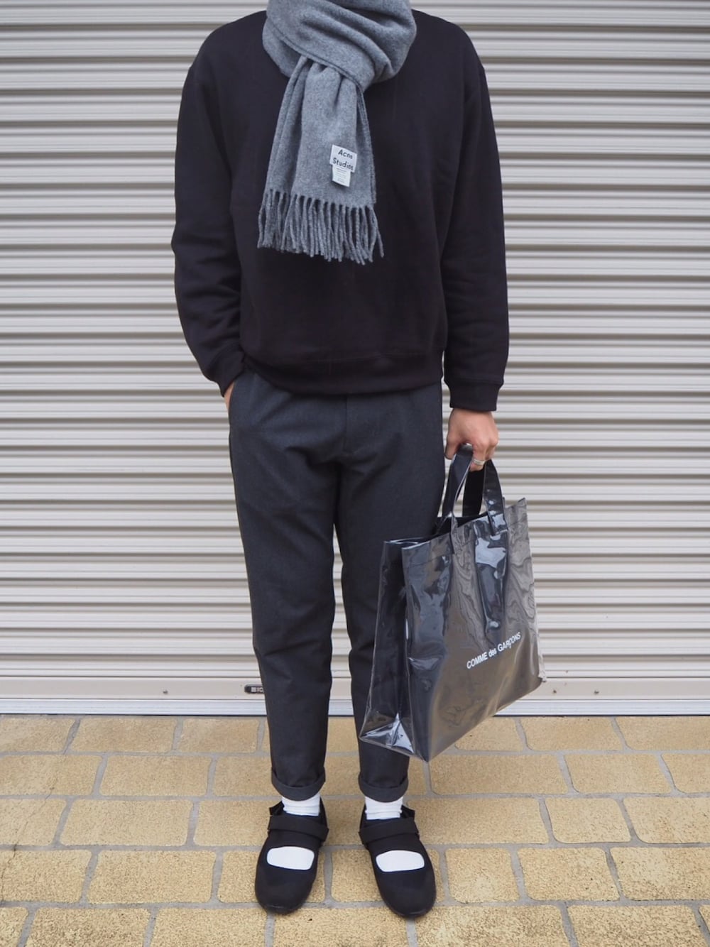 「シンプルコーデ、ブラックコーデ、COMME des GARCONS、Maison Martin Margiela、YAECA、UNIQLO、UNIQLOU、ORPHIC」｜「UNIQLOのアイテム（スウェット、ブラック系）」を使った、___matsukenさん（メンズ・176cm）の秋コーディネートの1枚目の写真