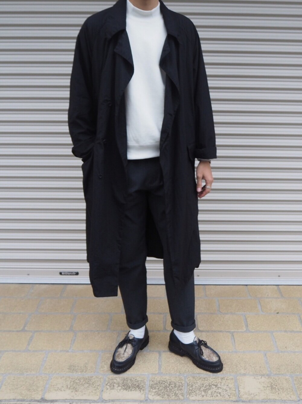 「YAECA、UNIQLO、UNIQLOU、Paraboot、Maison Martin Margiela、秋コーデ、大人カジュアル、雨の日コーデ、TEATORA」｜「TEATORAのアイテム（ダウンジャケット/コート、ブラック系）」を使った、___matsukenさん（メンズ・176cm）の秋コーディネートの1枚目の写真