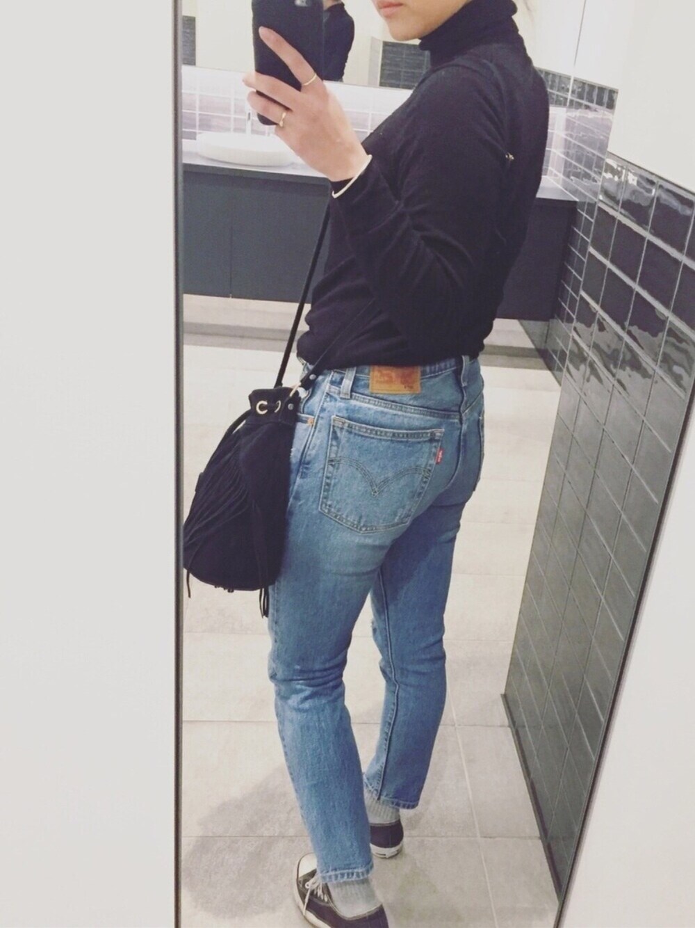 「シンプルコーデ、大人カジュアル、ブラック、spring、デニム、無印良品、リーバイス、Levi's、levis 501、スキニー」｜「Levi'sの【Levi's】 501LIMITED EDITION◆（デニムパンツ、ブルー系）」を使った、#ramusetさん（レディース・154cm）の春コーディネートの1枚目の写真