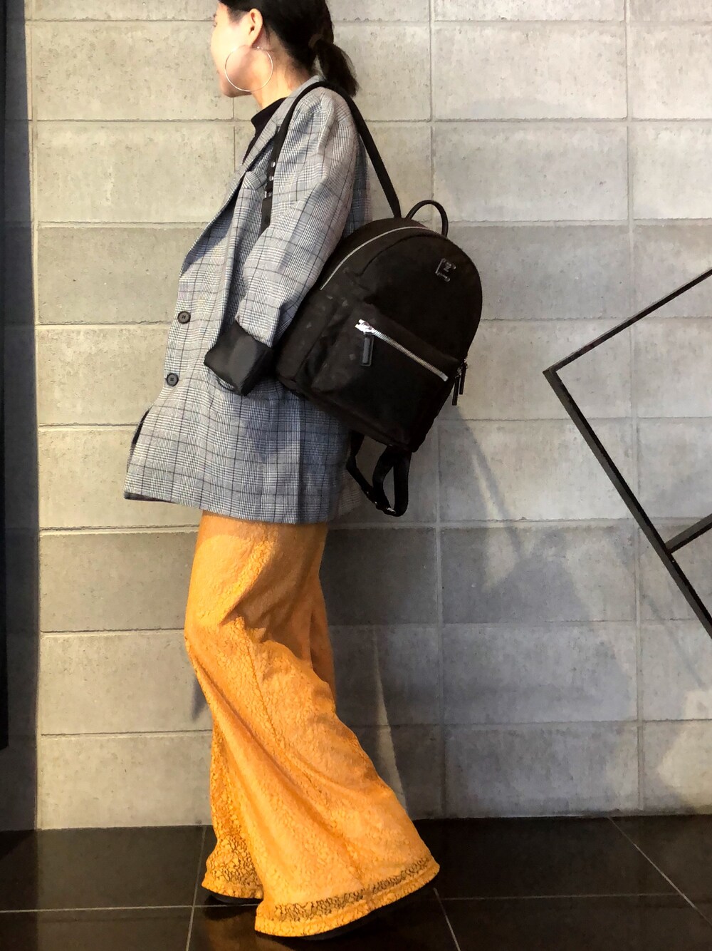 「カジュアル、シンプル、黒、LHP、名古屋、きれいめカジュアル、厚底サンダル、chica」｜「MCMのMCM/エムシーエム/Nylon BackPack Small（バックパック/リュック、ブラック系）」を使った、IZUHARA MAYUさん（レディース・155cm）の夏コーディネートの1枚目の写真