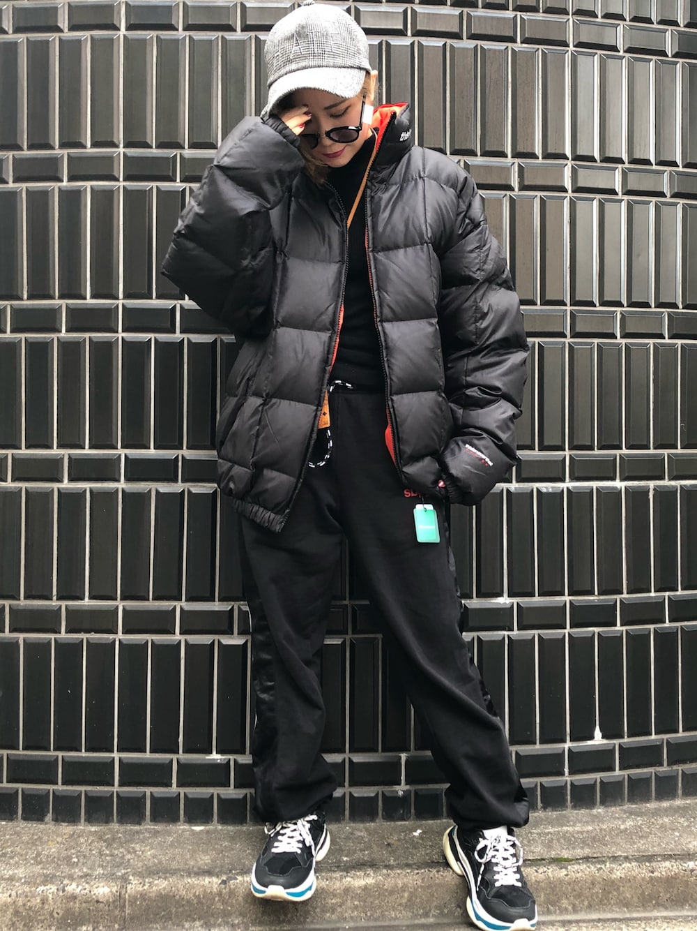 「シンプル、ブラック、LHP、名古屋、ootd、カジュアルコーデ、韓国ファッション、AZS」｜「thisisneverthatのアイテム（ジャケット/アウター、ブラック系）」を使った、IZUHARA MAYUさん（レディース・155cm）の冬コーディネートの1枚目の写真