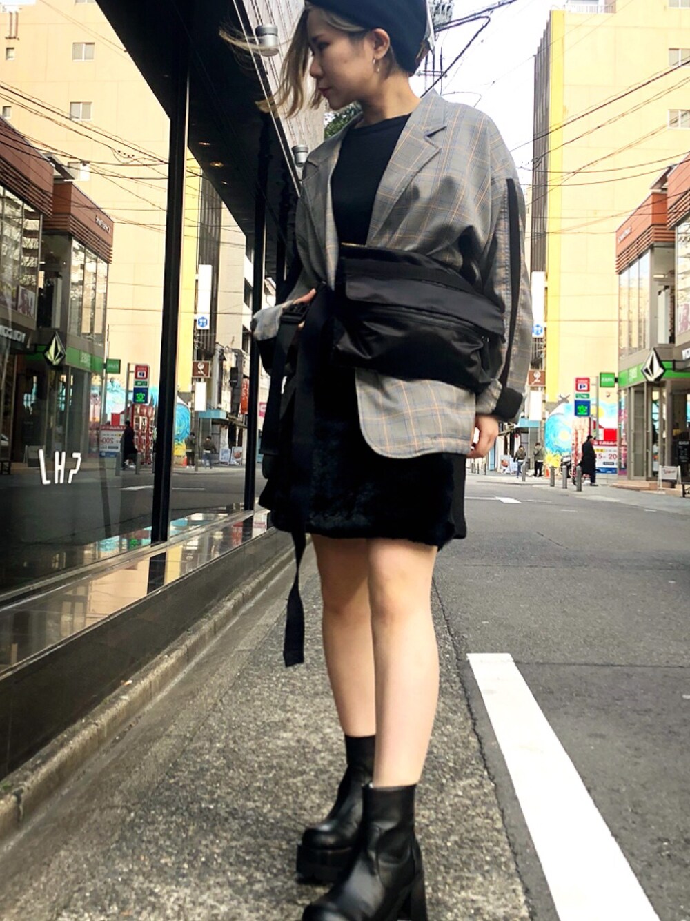 「黒、LHP、名古屋、キレイめ、春、ootd、低身長、カジュアルコーデ」｜「ChicaのChica/チカ/ファー切替スカート（スカート、ブラック系）」を使った、IZUHARA MAYUさん（レディース・155cm）の冬コーディネートの1枚目の写真
