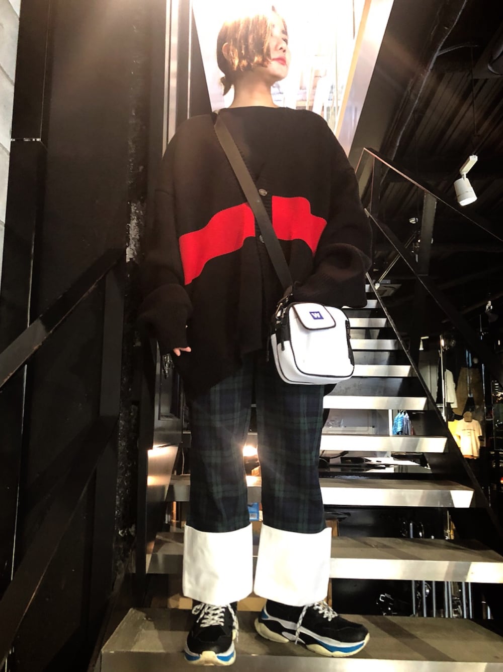 「LHP、ootd、シンプルコーデ、低身長、カジュアルコーデ、はるコーデ」｜「WHITELANDのWHITELAND/ホワイトランド/メッシュ サコッシュ（ボディバッグ/ウエストポーチ、ホワイト系）」を使った、IZUHARA MAYUさん（レディース・155cm）の冬コーディネートの1枚目の写真