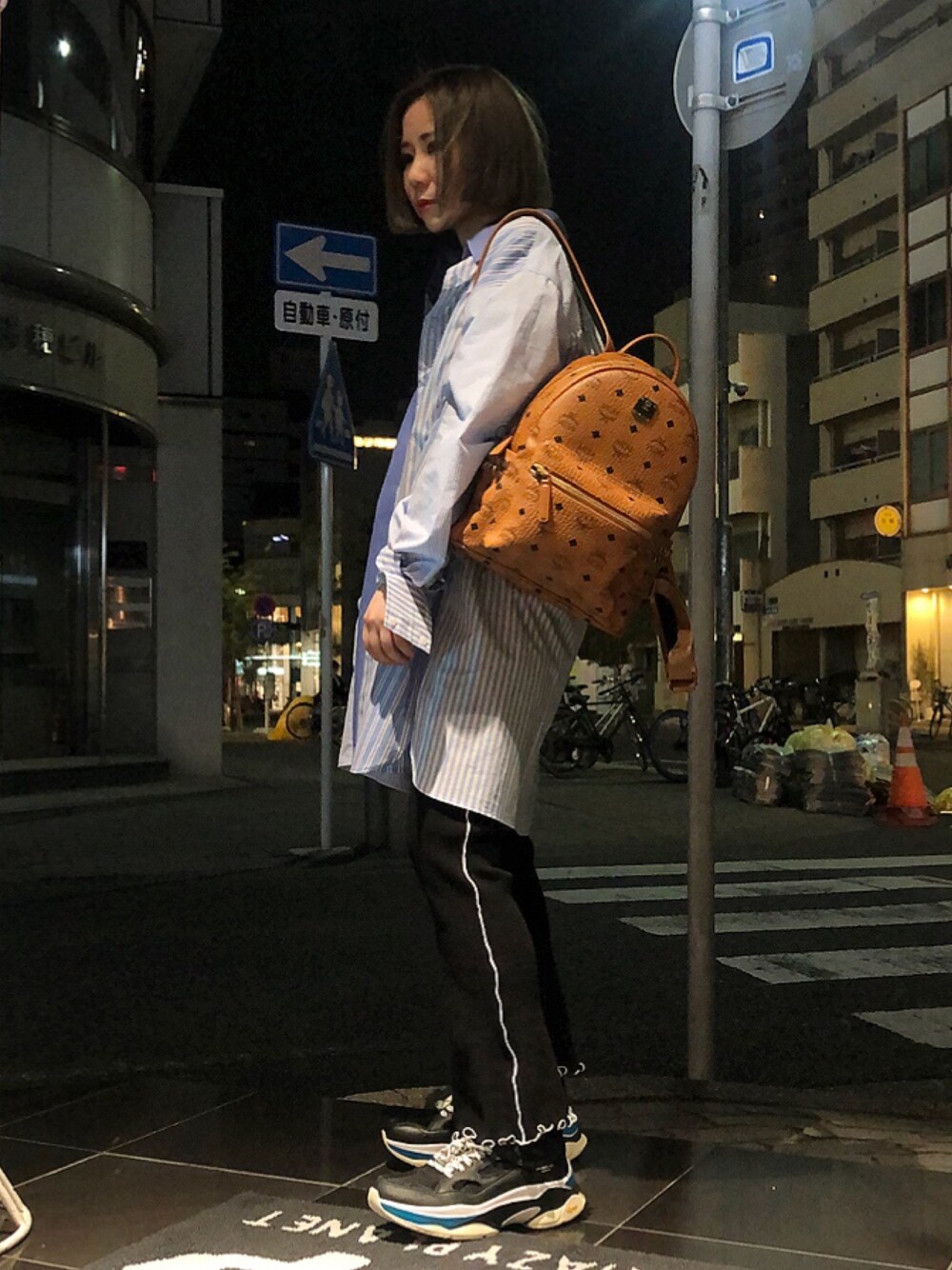 「LHP、きれいめカジュアル、春、シンプルコーデ、ゆるコーデ、chica」｜「Chicaのchica/チカ/ストライプクレイジーシャツ（シャツ/ブラウス、ブルー系）」を使った、IZUHARA MAYUさん（レディース・155cm）の春コーディネートの1枚目の写真