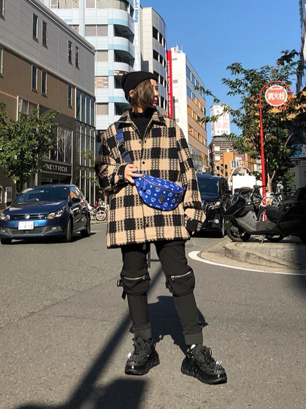 「ビッグシルエット、ブラック、ストリート、LHP、ootd、シンプルコーデ、ゆるコーデ、ラクチンコーデ、outfit、AW」｜「DANKE SCHONのDankeSchon/ダンケシェーン/ウールコーチジャケット（ブルゾン、ベージュ系）」を使った、IZUHARA MAYUさん（レディース・155cm）の秋コーディネートの1枚目の写真