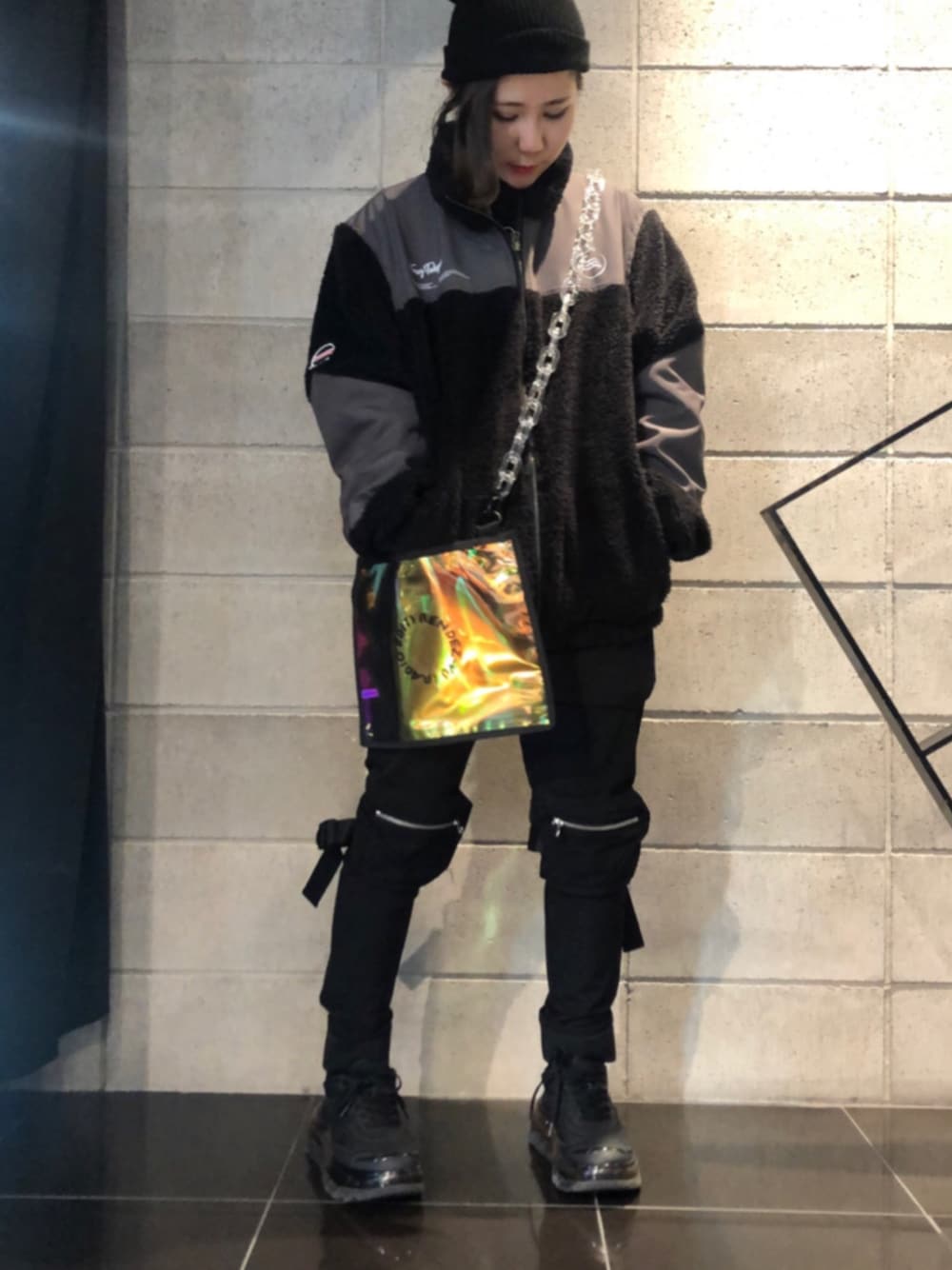 「アウター、LHP、冬コーデ、大人カジュアル、冬、パンツスタイル、シンプルコーデ、カジュアルコーデ、LHPWOMEN」｜「KaneZのkaneZ/ケインズ/Russian Army NylonJacket（ブルゾン、ブラック系）」を使った、IZUHARA MAYUさん（レディース・155cm）の冬コーディネートの1枚目の写真