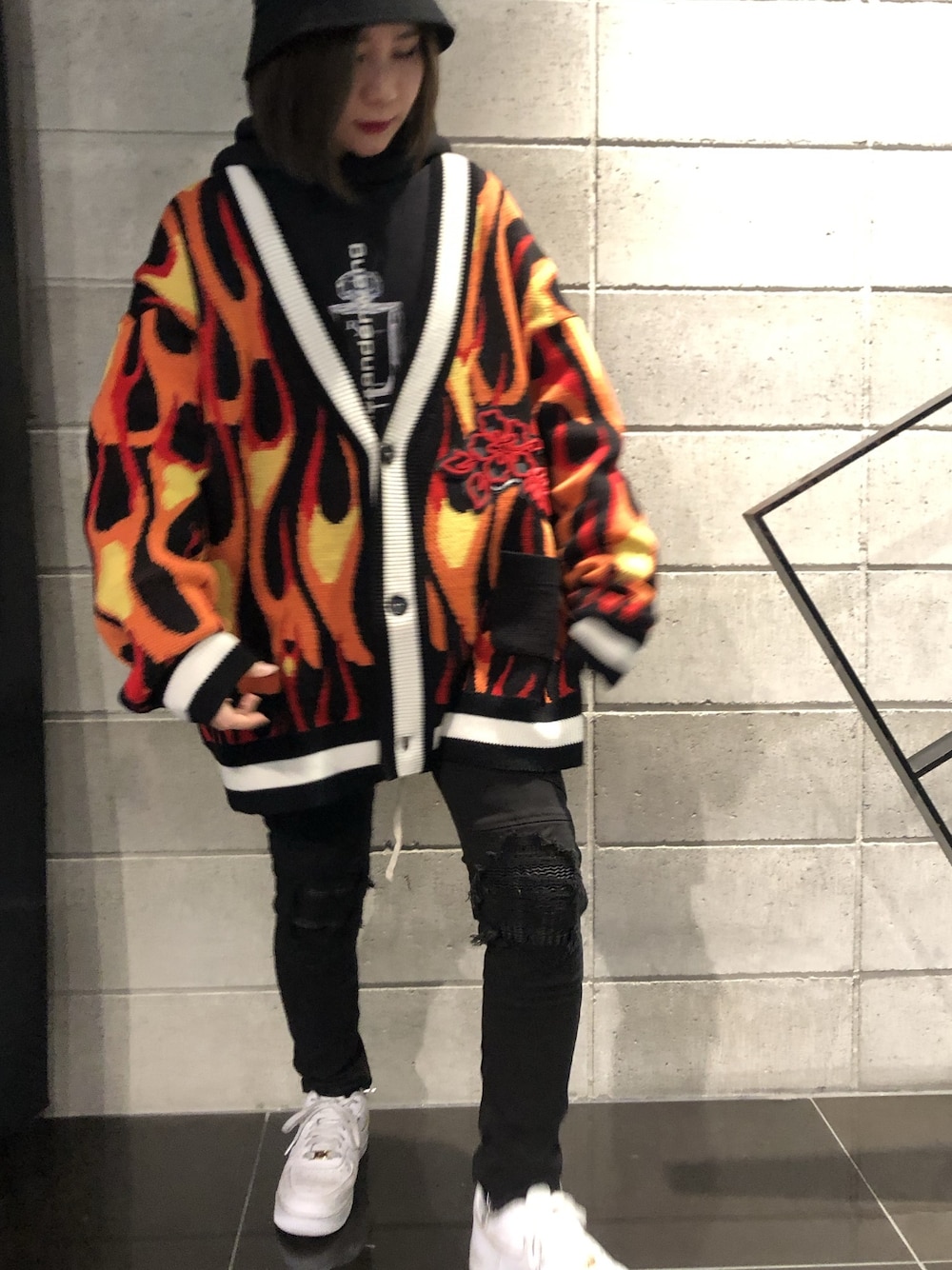 「スキニー、ストリート、LHP、冬コーデ、名古屋、Danke schon、ラフ、新作、ラクチンコーデ、PALM ANGELS」｜「DANKE SCHONのDankeSchon/ダンケシェーン/ジャバラジップカーゴパンツ（その他パンツ、ブラック系）」を使った、IZUHARA MAYUさん（レディース・155cm）の冬コーディネートの1枚目の写真