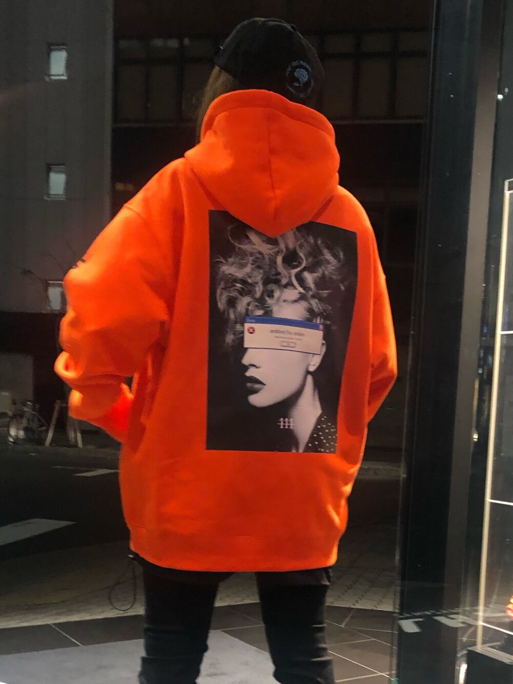 「パーカー、ストリート、LHP、オレンジ、名古屋、春、ootd、春コーデ、低身長、ゆるコーデ」｜「L.H.PのA4A/エーフォーエー/ERROR HOODY/パーカー（パーカー、オレンジ系）」を使った、IZUHARA MAYUさん（レディース・155cm）の冬コーディネートの1枚目の写真