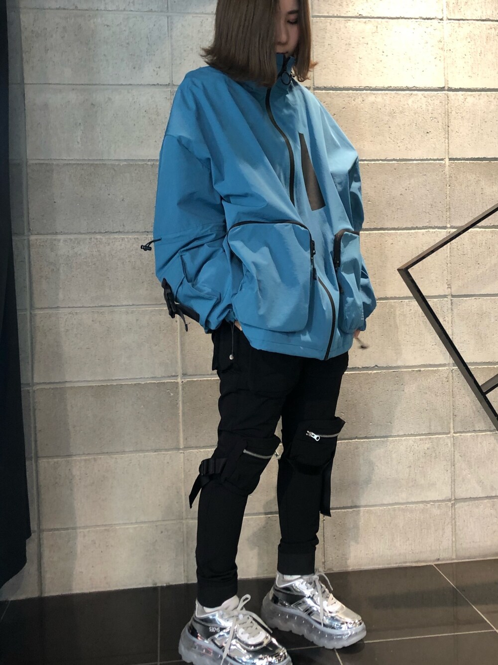 「ブルー、LHP、名古屋、休日スタイル、春、シンプルコーデ、ラクチンコーデ、栄、オトナ女子」｜「DANKE SCHONのDankeSchon/ダンケシェーン/ナイロンミリタリーブルゾン（ブルゾン、ブルー系）」を使った、IZUHARA MAYUさん（レディース・155cm）の冬コーディネートの1枚目の写真