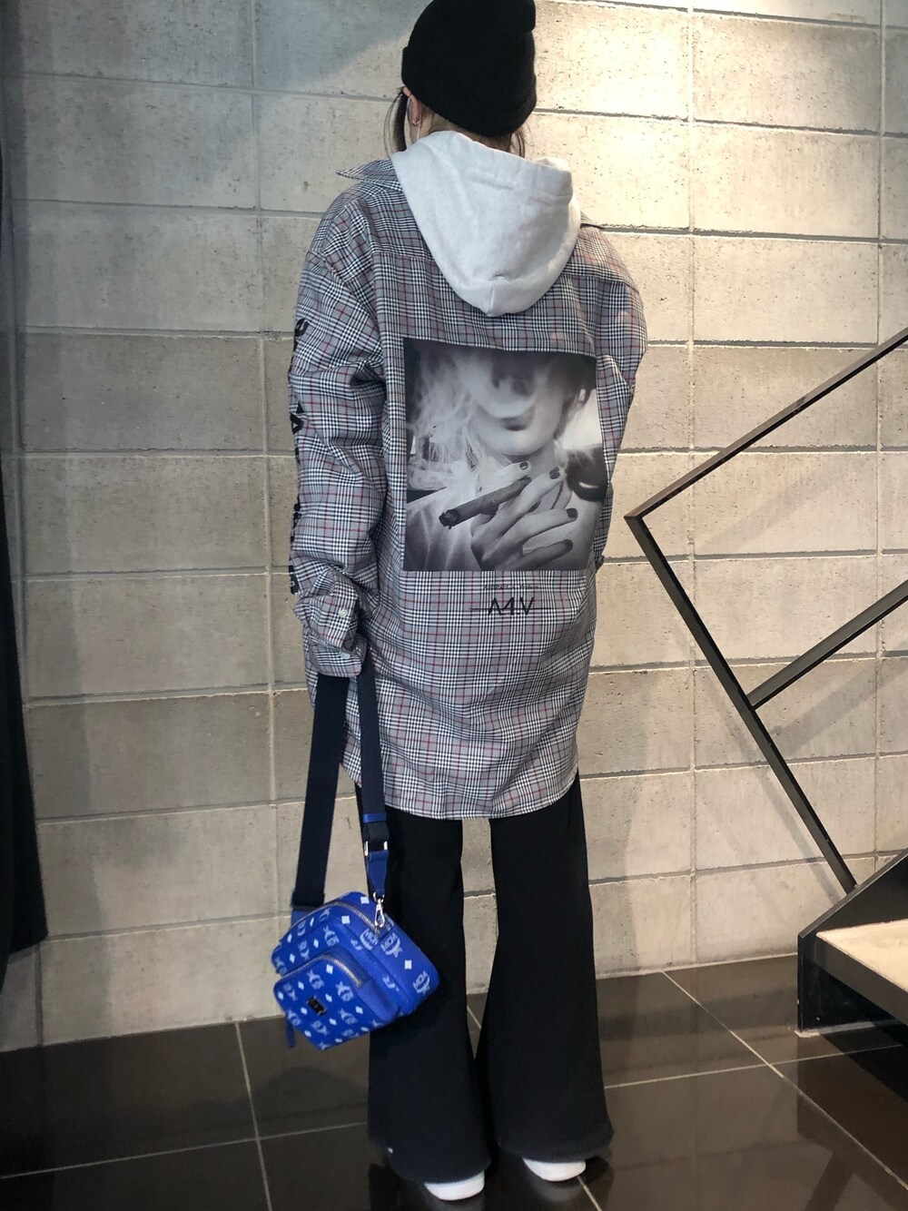 「シンプル、チェックシャツ、LHP、名古屋、春服、ootd、シンプルコーデ、シャツスタイル、カジュアルコーデ、outfit」｜「L.H.PのA4A/エーフォーエー/NIGHT GLOW SHIRTS（シャツ/ブラウス、レッド系）」を使った、IZUHARA MAYUさん（レディース・155cm）の冬コーディネートの1枚目の写真