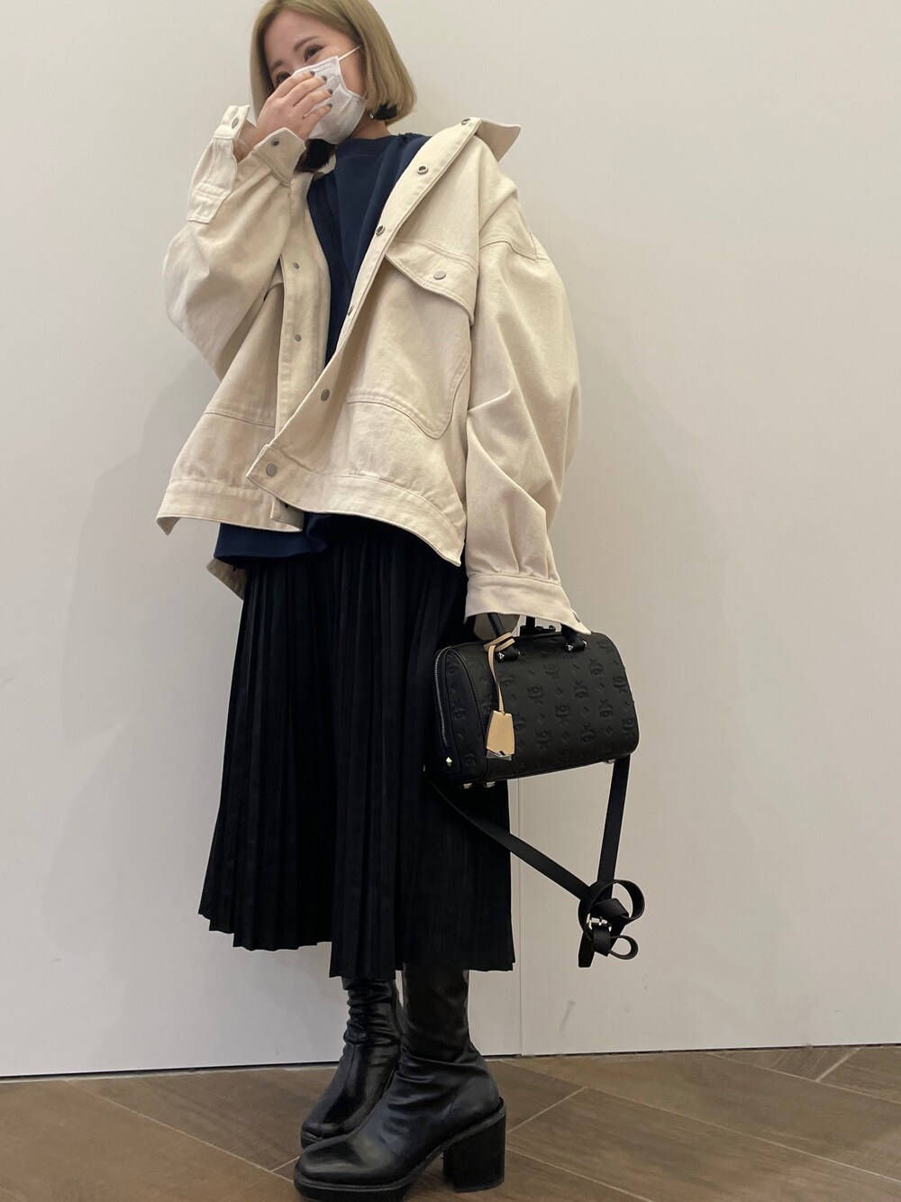 「デニム、ホワイト、休日スタイル、ビックシルエット、春カラー、低身長、カジュアルコーデ、ゆるコーデ、今日のコーデ、おしゃれさんと繋がりたい」｜「DANKE SCHONのDankeSchon/ダンケシェーン/DENIM COVER ALL/デニムジャケット（デニムジャケット、ホワイト系）」を使った、IZUHARA MAYUさん（レディース・155cm）の春コーディネートの1枚目の写真
